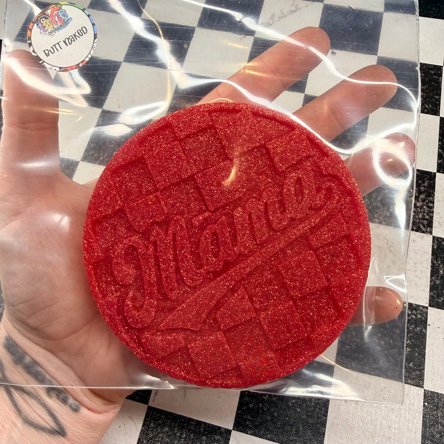 Check mama circle • butt naked