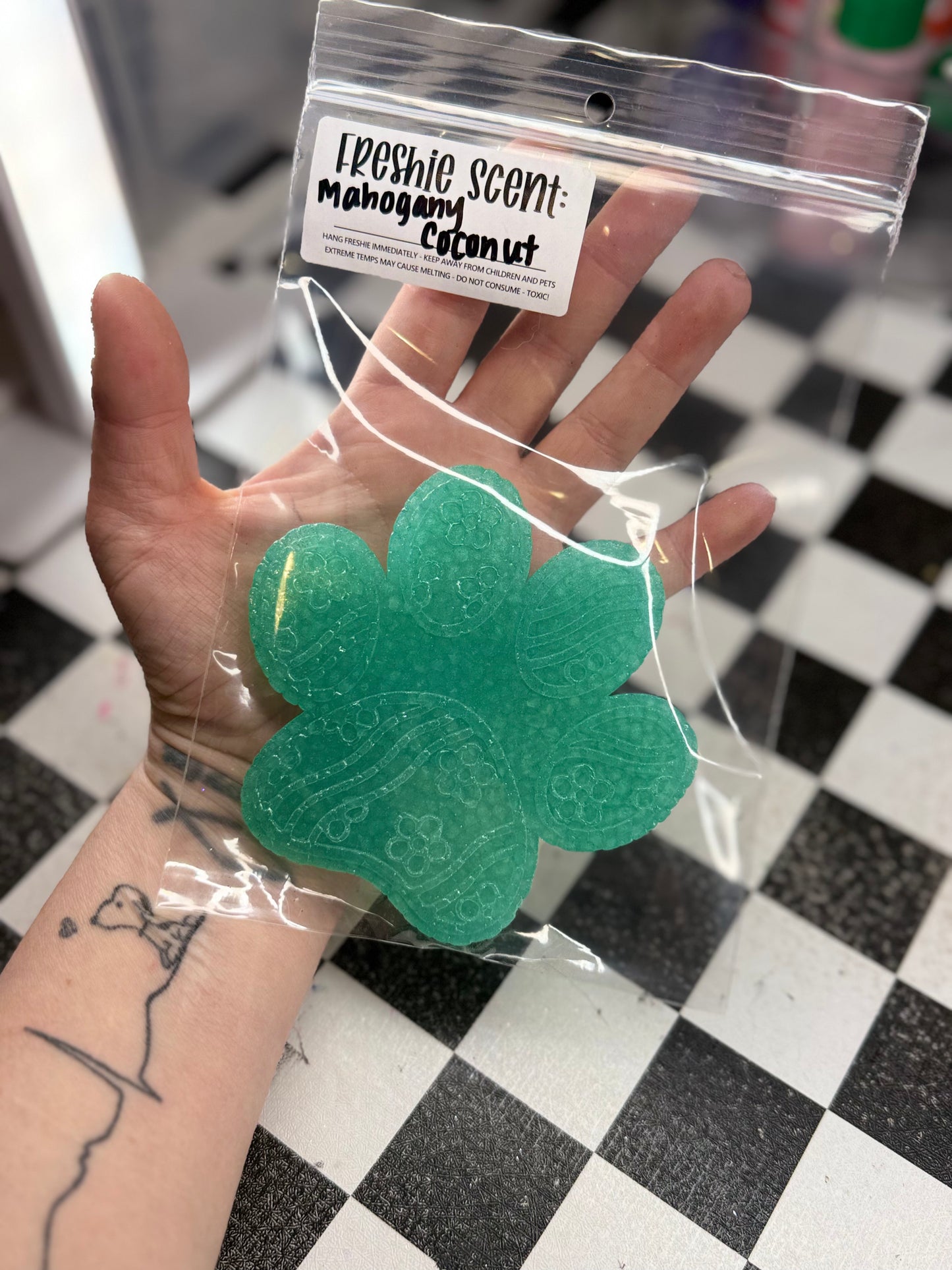 Groovy paw • mahogany coconut