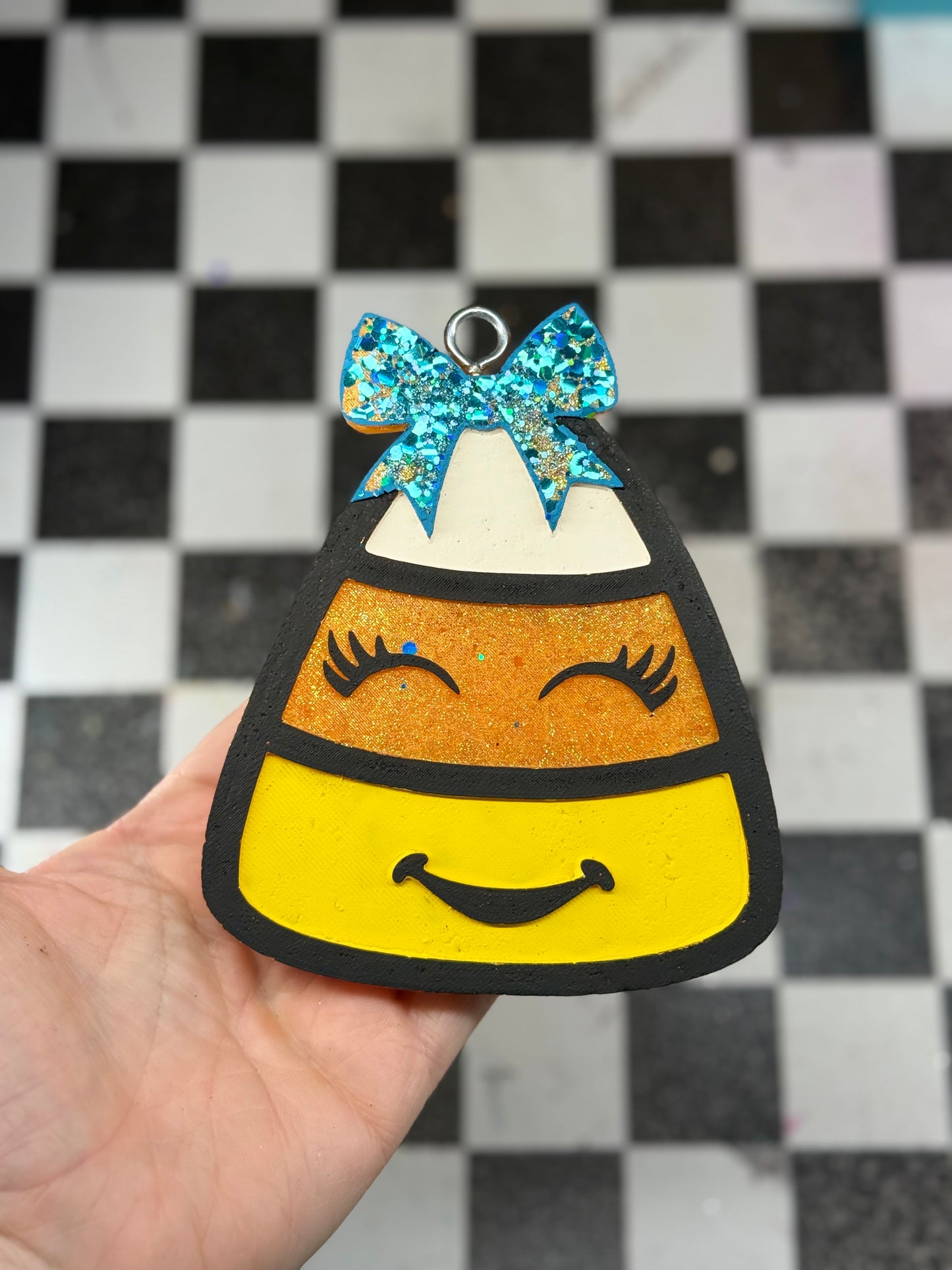 Candy corn w/bow RTS • kiwifruit lemonade