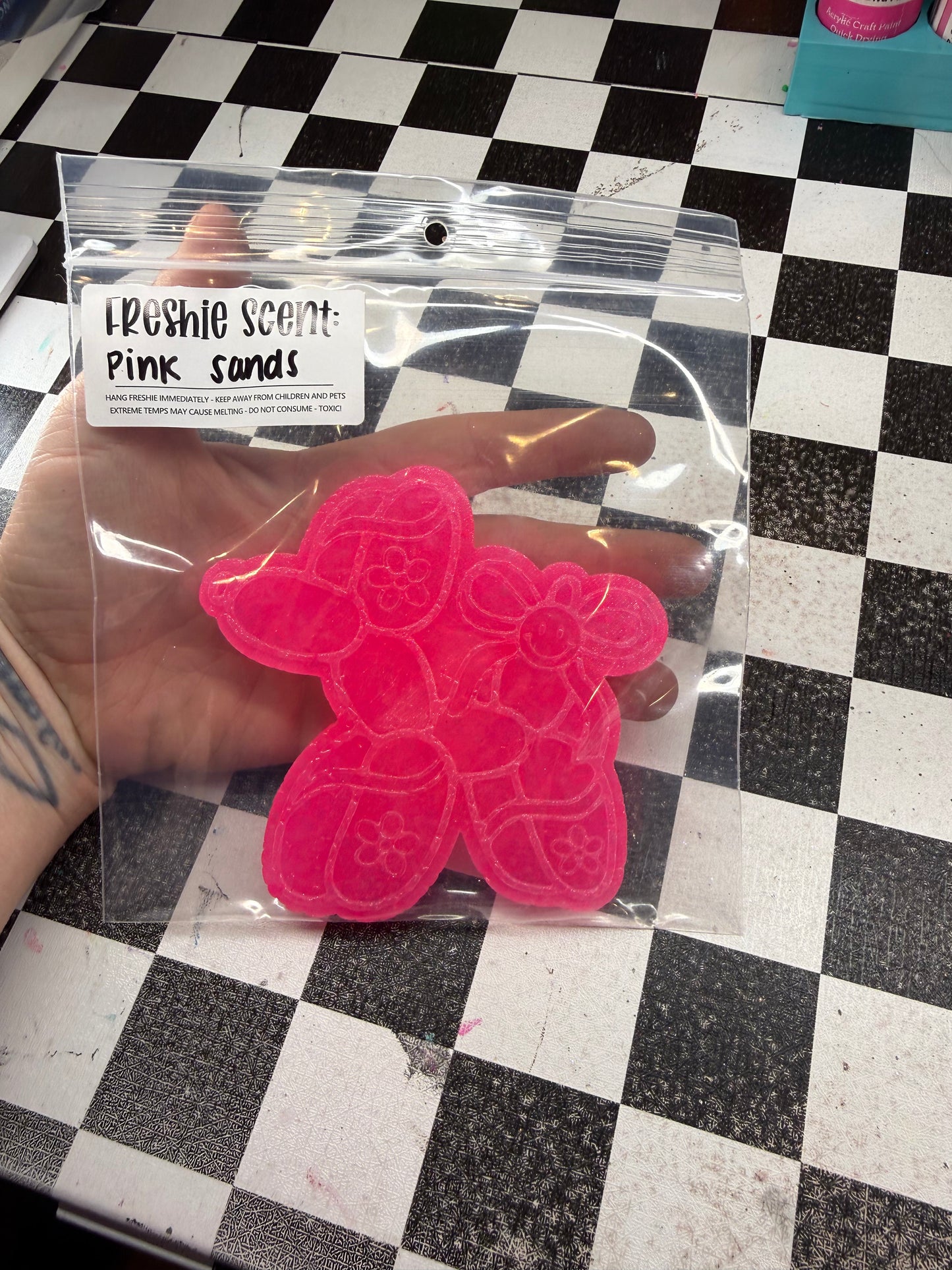 Groovy balloon dog • pink sands