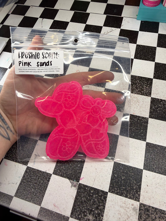 Groovy balloon dog • pink sands